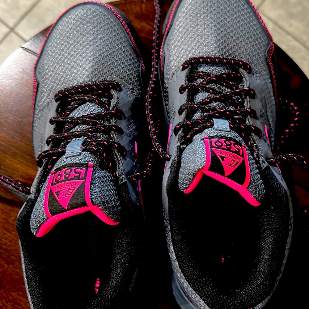 Women’s Industrial 589 New Balance. Excellent condition .Size 7
